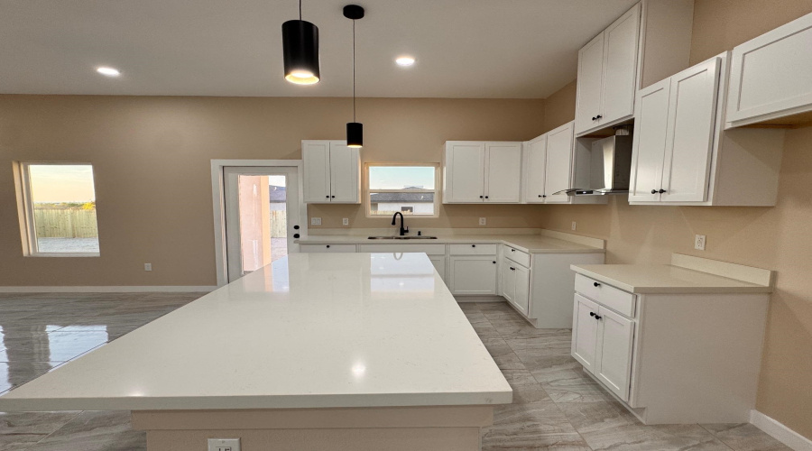 6702 El Bosal Ln., LAREDO, Texas 78046, 3 Bedrooms Bedrooms, 6 Rooms Rooms,2 BathroomsBathrooms,Residential,For Rent,6702 El Bosal Ln.,20262726