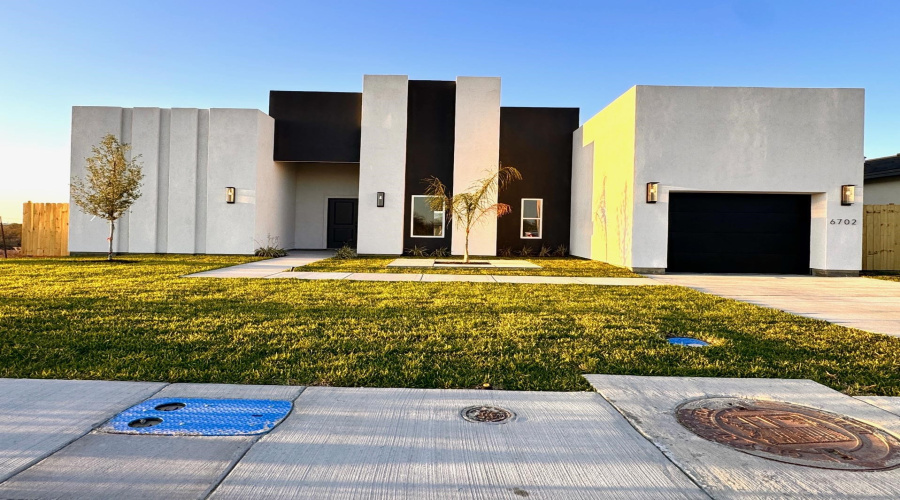 6702 El Bosal Ln., LAREDO, Texas 78046, 3 Bedrooms Bedrooms, 6 Rooms Rooms,2 BathroomsBathrooms,Residential,For Rent,6702 El Bosal Ln.,20262726