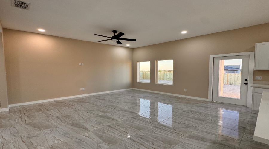 6702 El Bosal Ln., LAREDO, Texas 78046, 3 Bedrooms Bedrooms, 6 Rooms Rooms,2 BathroomsBathrooms,Residential,For Rent,6702 El Bosal Ln.,20262726