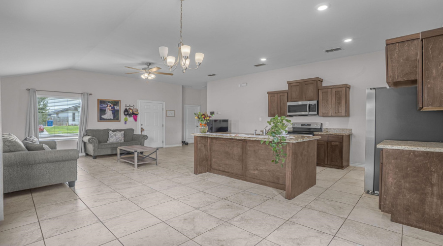 3506 Eduardo E Hayes Rd., Laredo, Texas 78046, 4 Bedrooms Bedrooms, 5 Rooms Rooms,2 BathroomsBathrooms,Residential,For Sale,3506 Eduardo E Hayes Rd.,20262730
