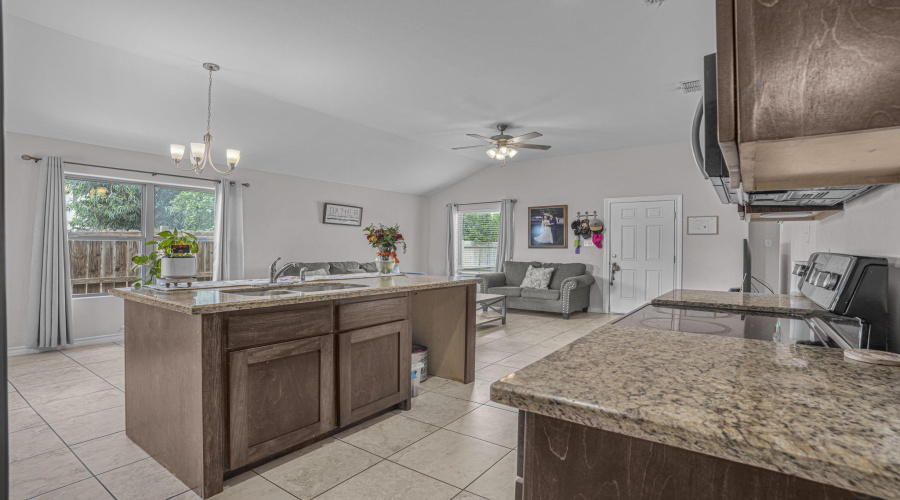 3506 Eduardo E Hayes Rd., Laredo, Texas 78046, 4 Bedrooms Bedrooms, 5 Rooms Rooms,2 BathroomsBathrooms,Residential,For Sale,3506 Eduardo E Hayes Rd.,20262730