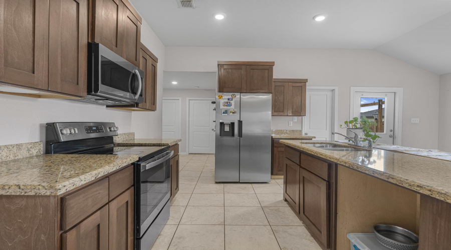 3506 Eduardo E Hayes Rd., Laredo, Texas 78046, 4 Bedrooms Bedrooms, 5 Rooms Rooms,2 BathroomsBathrooms,Residential,For Sale,3506 Eduardo E Hayes Rd.,20262730