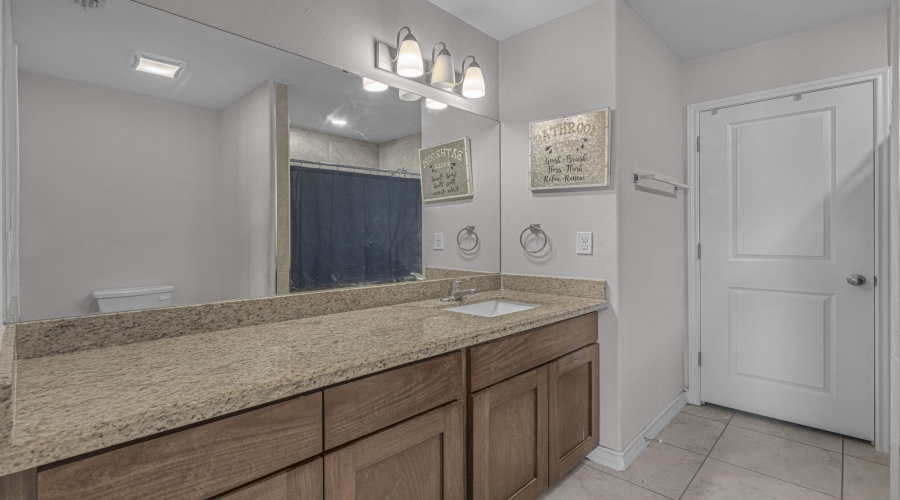 3506 Eduardo E Hayes Rd., Laredo, Texas 78046, 4 Bedrooms Bedrooms, 5 Rooms Rooms,2 BathroomsBathrooms,Residential,For Sale,3506 Eduardo E Hayes Rd.,20262730