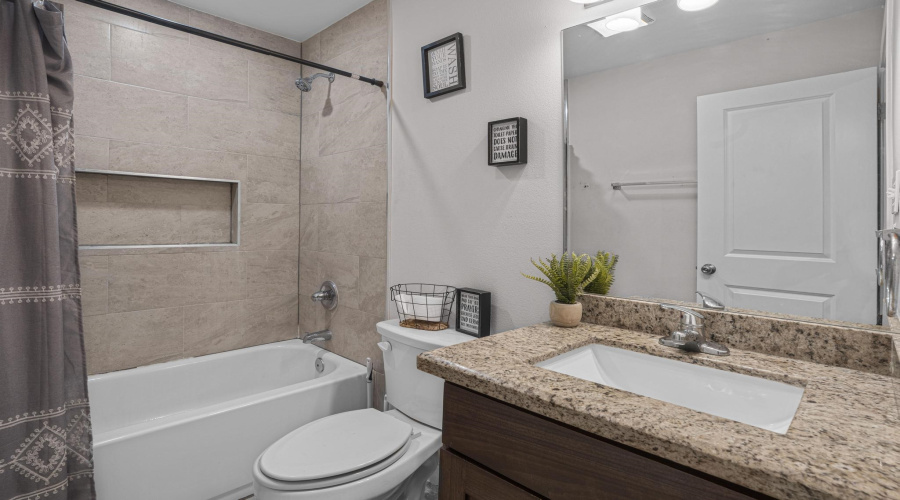 3506 Eduardo E Hayes Rd., Laredo, Texas 78046, 4 Bedrooms Bedrooms, 5 Rooms Rooms,2 BathroomsBathrooms,Residential,For Sale,3506 Eduardo E Hayes Rd.,20262730