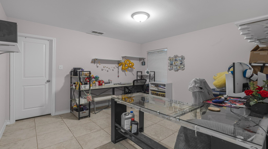 3506 Eduardo E Hayes Rd., Laredo, Texas 78046, 4 Bedrooms Bedrooms, 5 Rooms Rooms,2 BathroomsBathrooms,Residential,For Sale,3506 Eduardo E Hayes Rd.,20262730