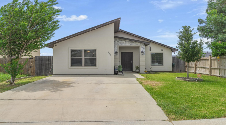 3506 Eduardo E Hayes Rd., Laredo, Texas 78046, 4 Bedrooms Bedrooms, 5 Rooms Rooms,2 BathroomsBathrooms,Residential,For Sale,3506 Eduardo E Hayes Rd.,20262730