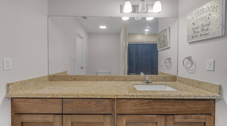3506 Eduardo E Hayes Rd., Laredo, Texas 78046, 4 Bedrooms Bedrooms, 5 Rooms Rooms,2 BathroomsBathrooms,Residential,For Sale,3506 Eduardo E Hayes Rd.,20262730