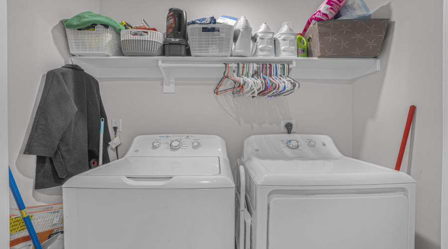 3506 Eduardo E Hayes Rd., Laredo, Texas 78046, 4 Bedrooms Bedrooms, 5 Rooms Rooms,2 BathroomsBathrooms,Residential,For Sale,3506 Eduardo E Hayes Rd.,20262730