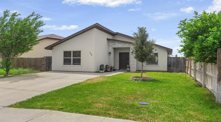 3506 Eduardo E Hayes Rd., Laredo, Texas 78046, 4 Bedrooms Bedrooms, 5 Rooms Rooms,2 BathroomsBathrooms,Residential,For Sale,3506 Eduardo E Hayes Rd.,20262730