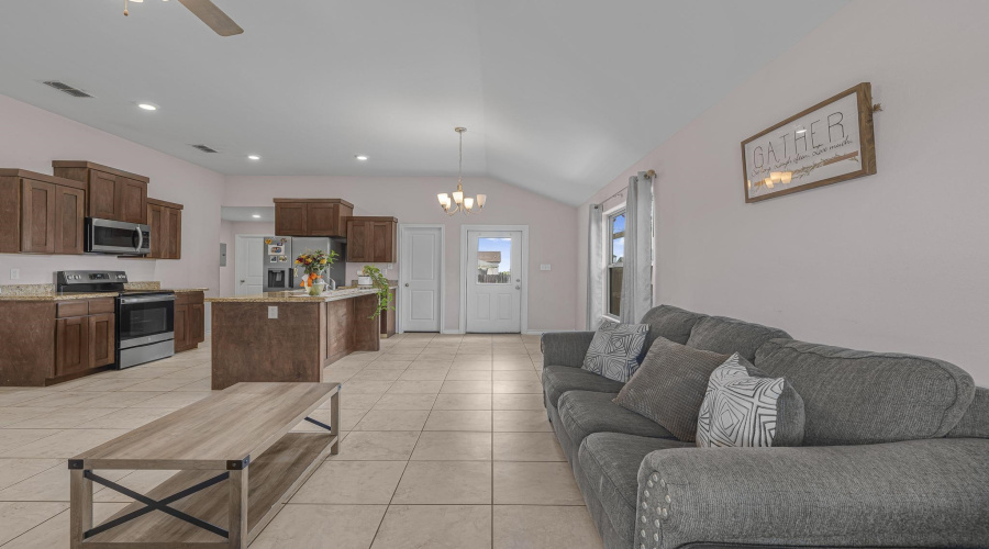 3506 Eduardo E Hayes Rd., Laredo, Texas 78046, 4 Bedrooms Bedrooms, 5 Rooms Rooms,2 BathroomsBathrooms,Residential,For Sale,3506 Eduardo E Hayes Rd.,20262730