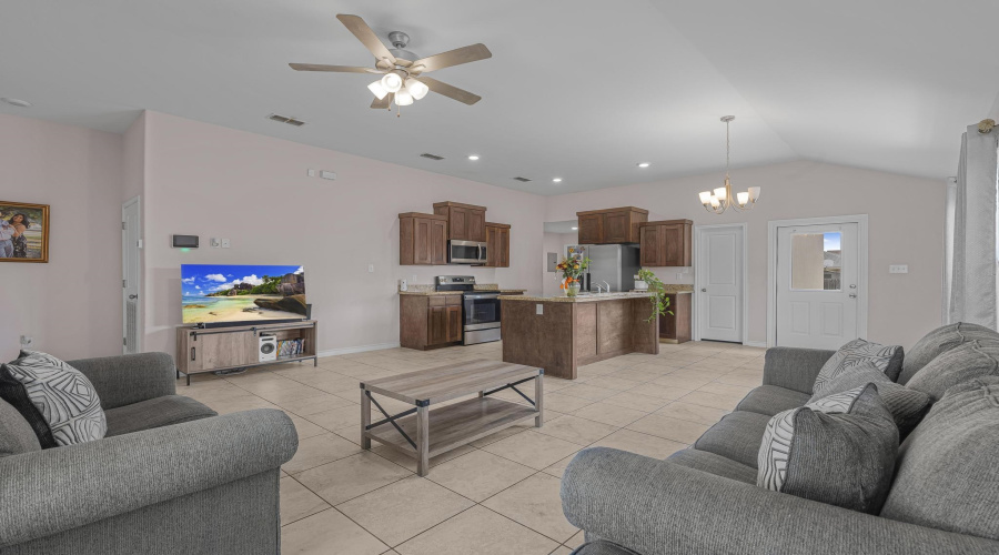 3506 Eduardo E Hayes Rd., Laredo, Texas 78046, 4 Bedrooms Bedrooms, 5 Rooms Rooms,2 BathroomsBathrooms,Residential,For Sale,3506 Eduardo E Hayes Rd.,20262730