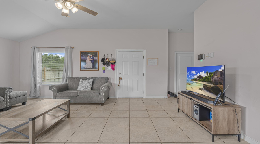 3506 Eduardo E Hayes Rd., Laredo, Texas 78046, 4 Bedrooms Bedrooms, 5 Rooms Rooms,2 BathroomsBathrooms,Residential,For Sale,3506 Eduardo E Hayes Rd.,20262730