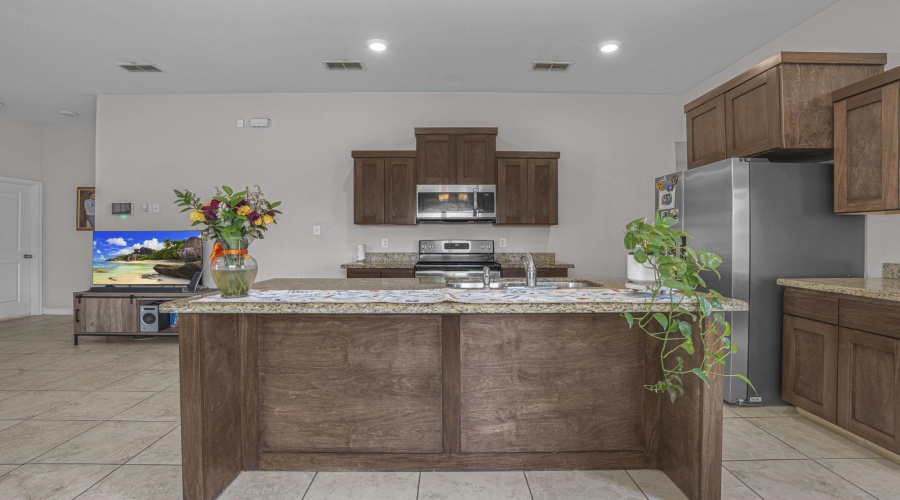 3506 Eduardo E Hayes Rd., Laredo, Texas 78046, 4 Bedrooms Bedrooms, 5 Rooms Rooms,2 BathroomsBathrooms,Residential,For Sale,3506 Eduardo E Hayes Rd.,20262730