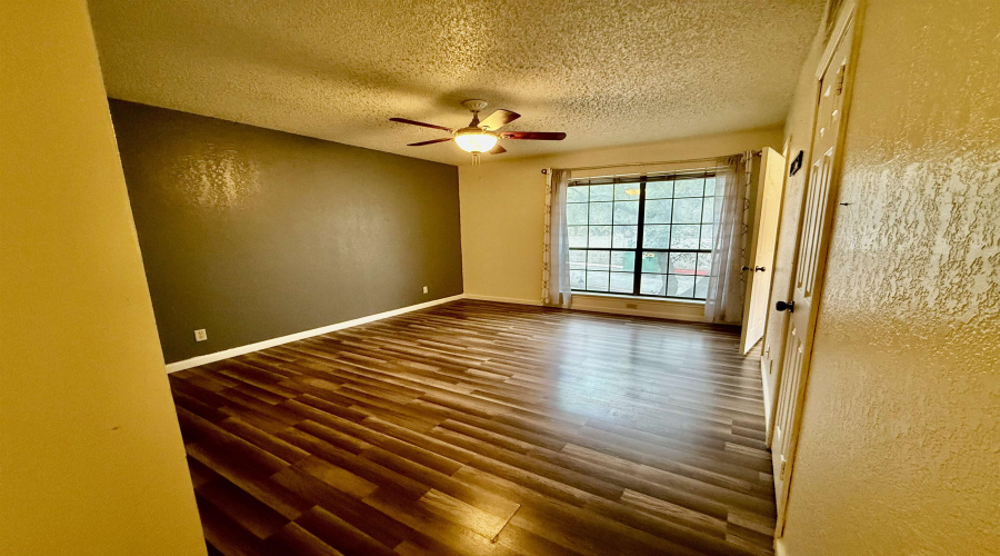 8633 Datapoint Dr, San Antonio, Texas 78229, 2 Bedrooms Bedrooms, 5 Rooms Rooms,2 BathroomsBathrooms,Residential,For Rent,8633 Datapoint Dr,20262732