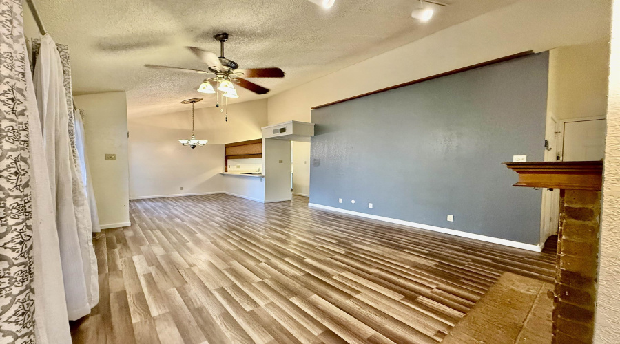 8633 Datapoint Dr, San Antonio, Texas 78229, 2 Bedrooms Bedrooms, 5 Rooms Rooms,2 BathroomsBathrooms,Residential,For Rent,8633 Datapoint Dr,20262732