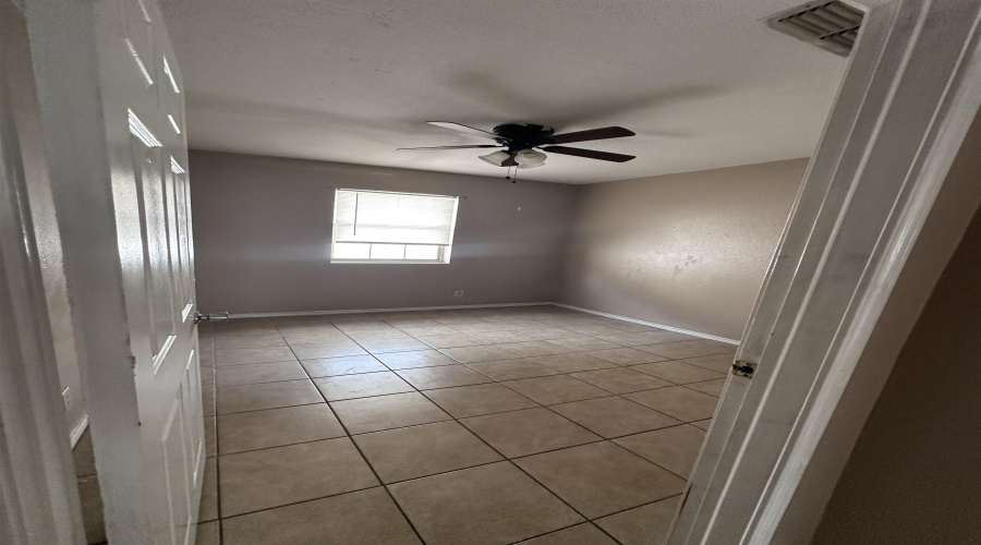 606 Gale St, Laredo, Texas 78041, 2 Bedrooms Bedrooms, 4 Rooms Rooms,1 BathroomBathrooms,Residential,For Rent,606 Gale St,20262734