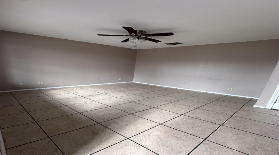 606 Gale St, Laredo, Texas 78041, 2 Bedrooms Bedrooms, 4 Rooms Rooms,1 BathroomBathrooms,Residential,For Rent,606 Gale St,20262734