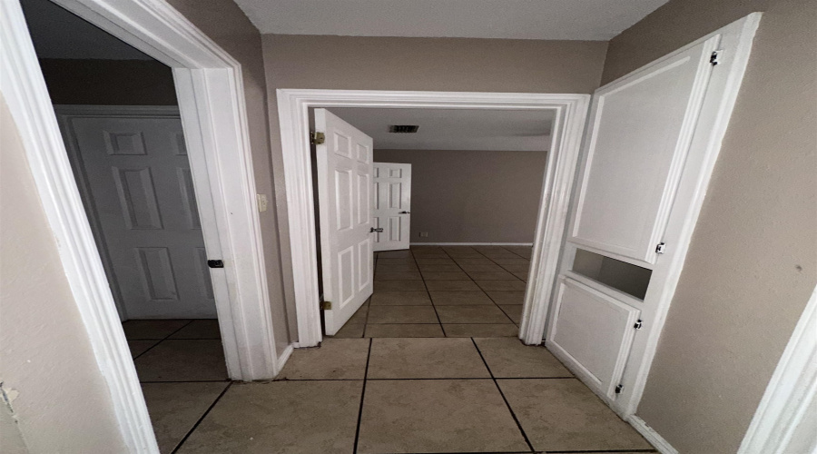 606 Gale St, Laredo, Texas 78041, 2 Bedrooms Bedrooms, 4 Rooms Rooms,1 BathroomBathrooms,Residential,For Rent,606 Gale St,20262734