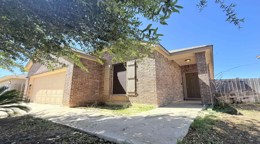 1618 Padre Island Ct, LAREDO, Texas 78045, 3 Bedrooms Bedrooms, 5 Rooms Rooms,2 BathroomsBathrooms,Residential,For Rent,1618 Padre Island Ct,20262735