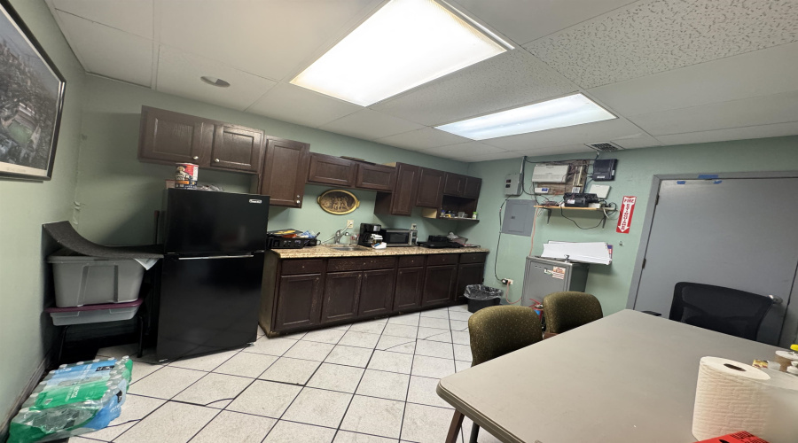 109 Flecha Ln, Laredo, Texas 78045, 1 Bedroom Bedrooms, 11 Rooms Rooms,2 BathroomsBathrooms,Commercial/industrial,For Rent,109 Flecha Ln,20262737