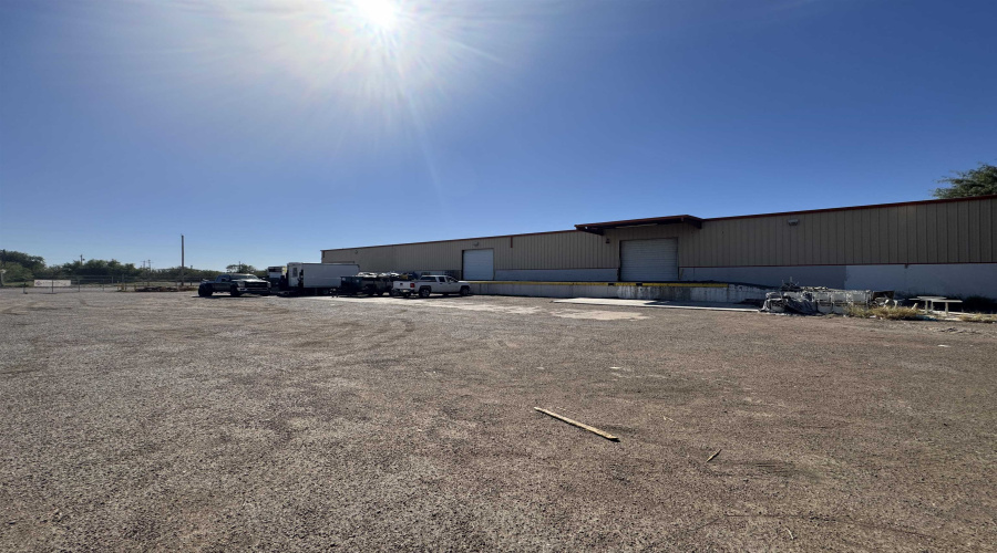 109 Flecha Ln, Laredo, Texas 78045, 1 Bedroom Bedrooms, 11 Rooms Rooms,2 BathroomsBathrooms,Commercial/industrial,For Rent,109 Flecha Ln,20262737