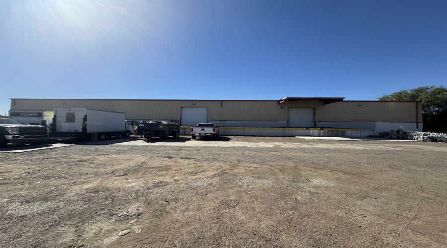 109 Flecha Ln, Laredo, Texas 78045, 1 Bedroom Bedrooms, 11 Rooms Rooms,2 BathroomsBathrooms,Commercial/industrial,For Rent,109 Flecha Ln,20262737