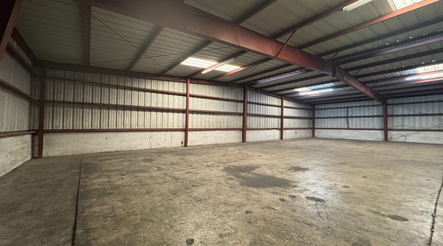 109 Flecha Ln, Laredo, Texas 78045, 1 Bedroom Bedrooms, 11 Rooms Rooms,2 BathroomsBathrooms,Commercial/industrial,For Rent,109 Flecha Ln,20262737