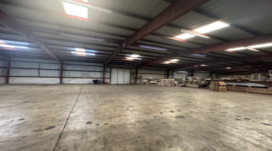 109 Flecha Ln, Laredo, Texas 78045, 1 Bedroom Bedrooms, 11 Rooms Rooms,2 BathroomsBathrooms,Commercial/industrial,For Rent,109 Flecha Ln,20262737