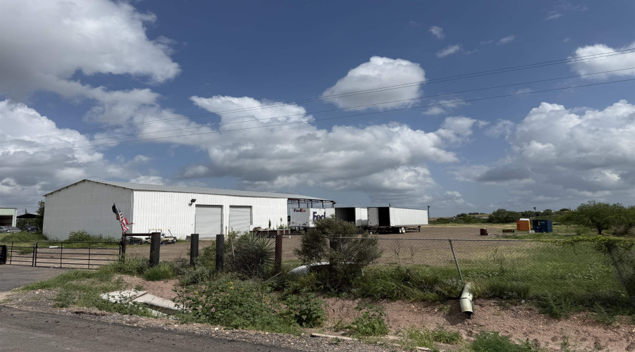 7800 S SH 359, Laredo, Texas 78043, 1 Bedroom Bedrooms, 11 Rooms Rooms,1 BathroomBathrooms,Commercial/industrial,For Rent,7800 S SH 359,20262739