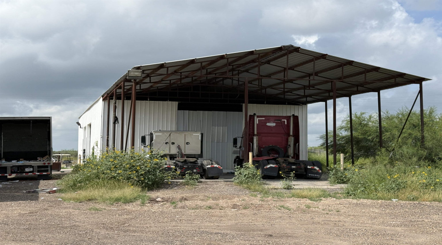 7800 S SH 359, Laredo, Texas 78043, 1 Bedroom Bedrooms, 11 Rooms Rooms,1 BathroomBathrooms,Commercial/industrial,For Rent,7800 S SH 359,20262739
