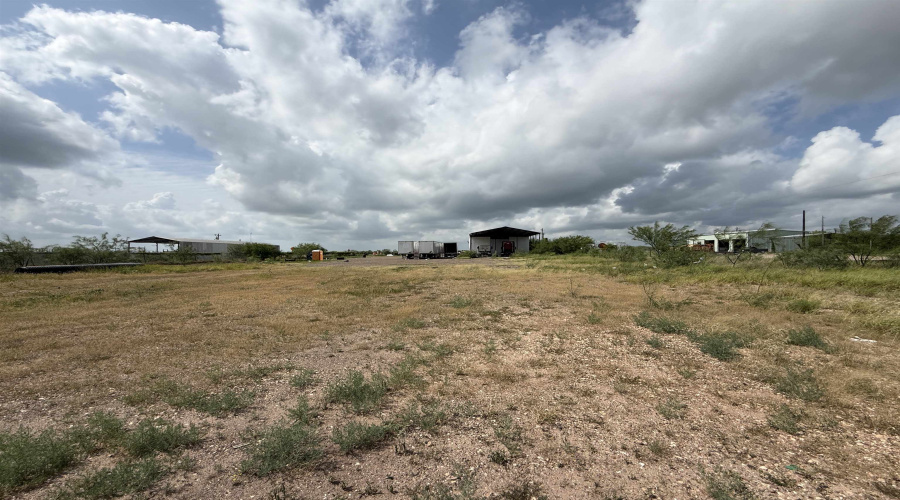 7800 S SH 359, Laredo, Texas 78043, 1 Bedroom Bedrooms, 11 Rooms Rooms,1 BathroomBathrooms,Commercial/industrial,For Rent,7800 S SH 359,20262739