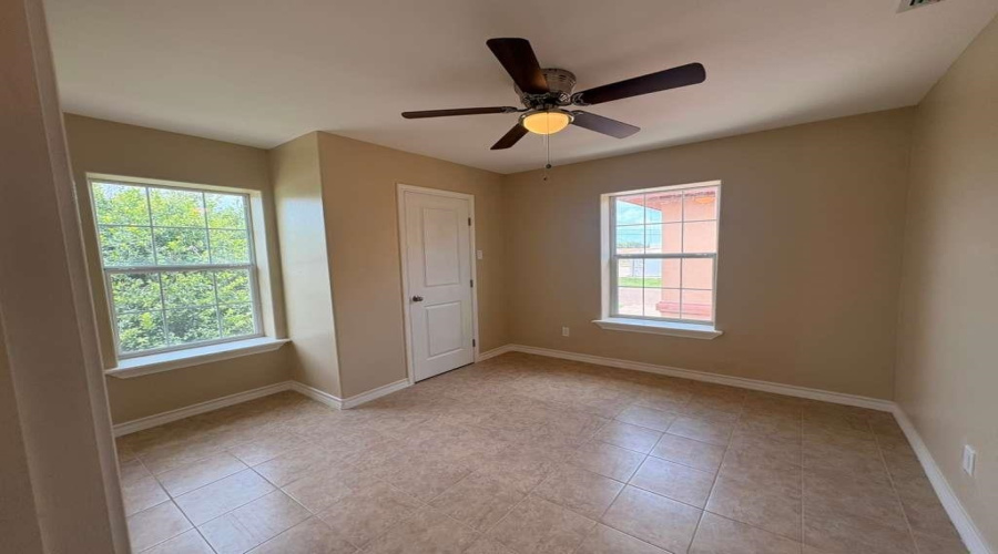 4018 San Agustin Ave, Laredo, Texas 78041, 2 Bedrooms Bedrooms, 3 Rooms Rooms,1 BathroomBathrooms,Residential,For Rent,4018 San Agustin Ave,20262744