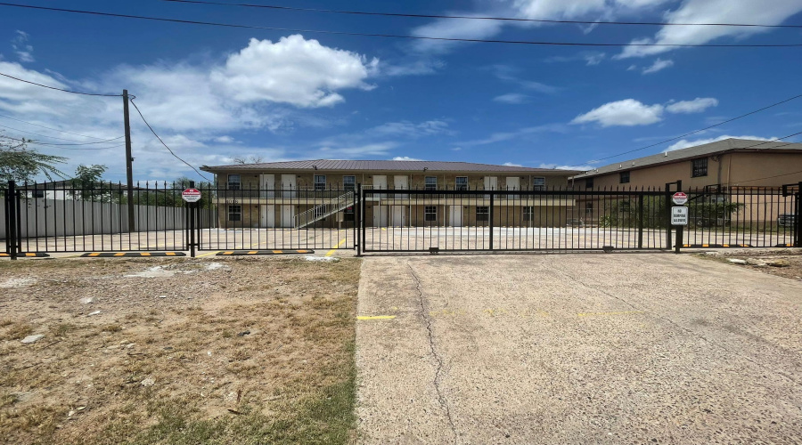 4018 San Agustin Ave, Laredo, Texas 78041, 2 Bedrooms Bedrooms, 3 Rooms Rooms,1 BathroomBathrooms,Residential,For Rent,4018 San Agustin Ave,20262744