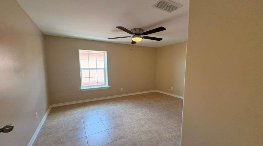 4018 San Agustin Ave, Laredo, Texas 78041, 2 Bedrooms Bedrooms, 3 Rooms Rooms,1 BathroomBathrooms,Residential,For Rent,4018 San Agustin Ave,20262744