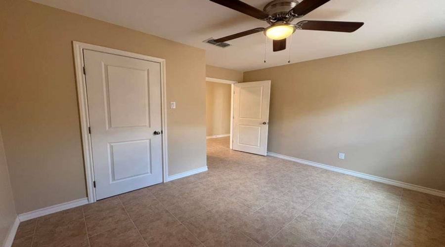 4018 San Agustin Ave, Laredo, Texas 78041, 2 Bedrooms Bedrooms, 3 Rooms Rooms,1 BathroomBathrooms,Residential,For Rent,4018 San Agustin Ave,20262744
