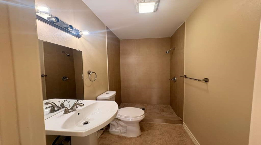 4018 San Agustin Ave, Laredo, Texas 78041, 2 Bedrooms Bedrooms, 3 Rooms Rooms,1 BathroomBathrooms,Residential,For Rent,4018 San Agustin Ave,20262744
