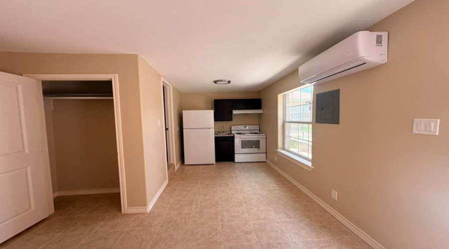 4018 San Agustin Ave, Laredo, Texas 78041, 1 Bedroom Bedrooms, 1 Room Rooms,1 BathroomBathrooms,Residential,For Rent,4018 San Agustin Ave,20262745