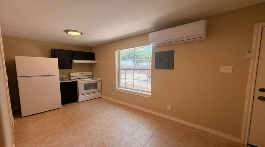4018 San Agustin Ave, Laredo, Texas 78041, 1 Bedroom Bedrooms, 1 Room Rooms,1 BathroomBathrooms,Residential,For Rent,4018 San Agustin Ave,20262745