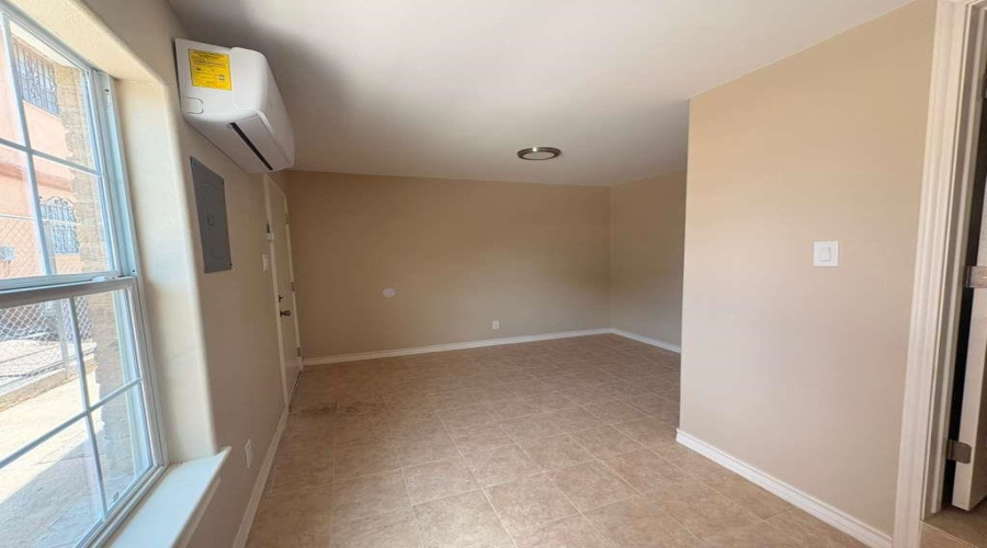 4018 San Agustin Ave, Laredo, Texas 78041, 1 Bedroom Bedrooms, 1 Room Rooms,1 BathroomBathrooms,Residential,For Rent,4018 San Agustin Ave,20262745