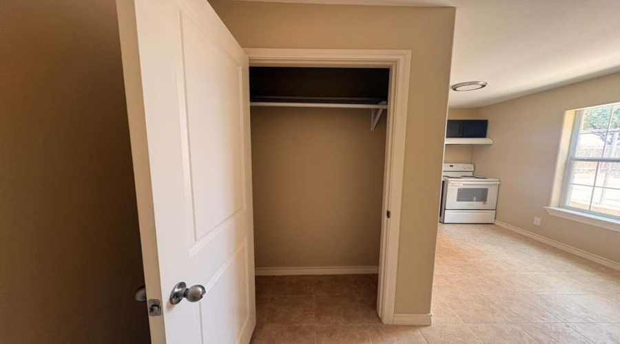 4018 San Agustin Ave, Laredo, Texas 78041, 1 Bedroom Bedrooms, 1 Room Rooms,1 BathroomBathrooms,Residential,For Rent,4018 San Agustin Ave,20262745