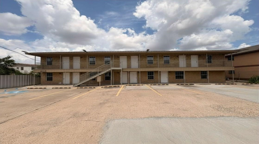 4018 San Agustin Ave, Laredo, Texas 78041, 1 Bedroom Bedrooms, 2 Rooms Rooms,1 BathroomBathrooms,Residential,For Rent,4018 San Agustin Ave,20262746
