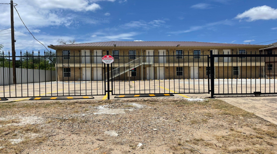 4018 San Agustin Ave, Laredo, Texas 78041, 1 Bedroom Bedrooms, 2 Rooms Rooms,1 BathroomBathrooms,Residential,For Rent,4018 San Agustin Ave,20262746