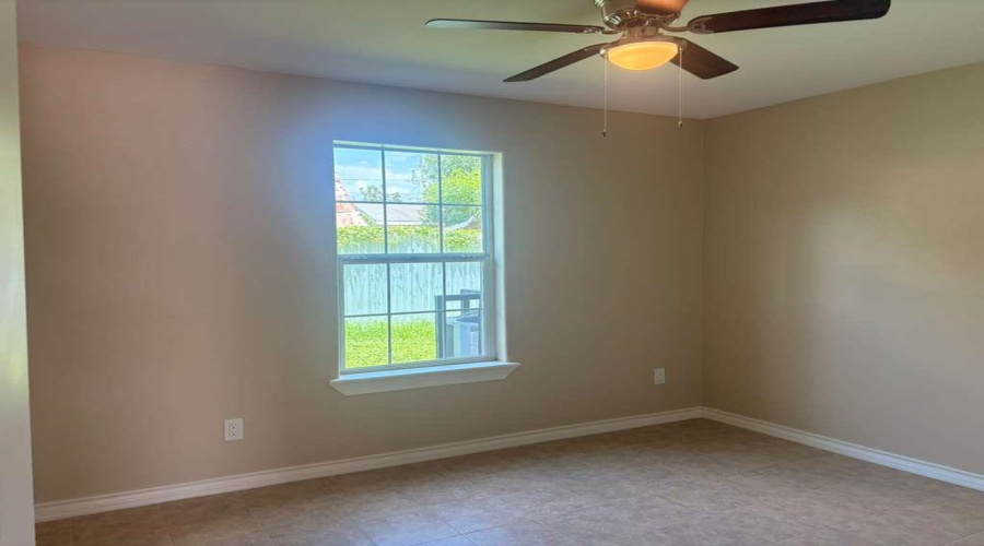 4018 San Agustin Ave, Laredo, Texas 78041, 1 Bedroom Bedrooms, 2 Rooms Rooms,1 BathroomBathrooms,Residential,For Rent,4018 San Agustin Ave,20262747