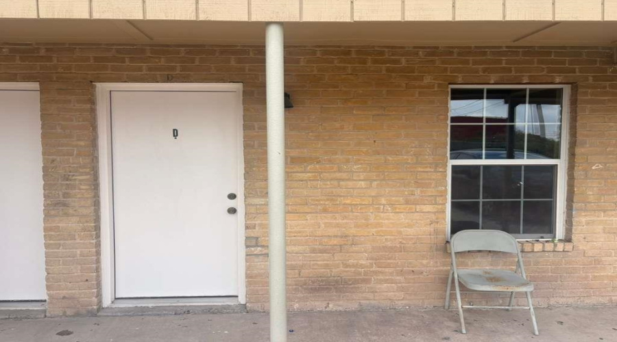 4018 San Agustin Ave, Laredo, Texas 78041, 1 Bedroom Bedrooms, 2 Rooms Rooms,1 BathroomBathrooms,Residential,For Rent,4018 San Agustin Ave,20262749