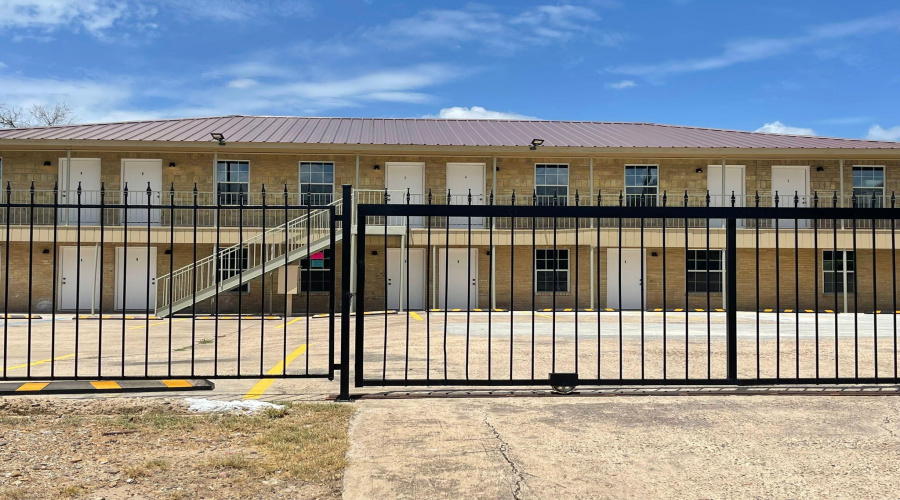 4018 San Agustin Ave, Laredo, Texas 78041, 1 Bedroom Bedrooms, 2 Rooms Rooms,1 BathroomBathrooms,Residential,For Rent,4018 San Agustin Ave,20262749