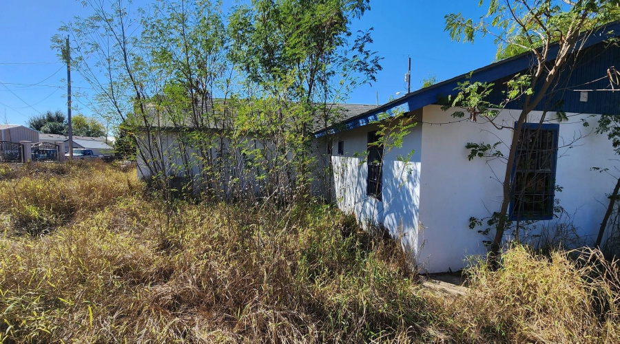 5404 Lopez Lane, Zapata, Texas 78076, 2 Bedrooms Bedrooms, 4 Rooms Rooms,2 BathroomsBathrooms,Residential,For Sale,5404 Lopez Lane,20262755