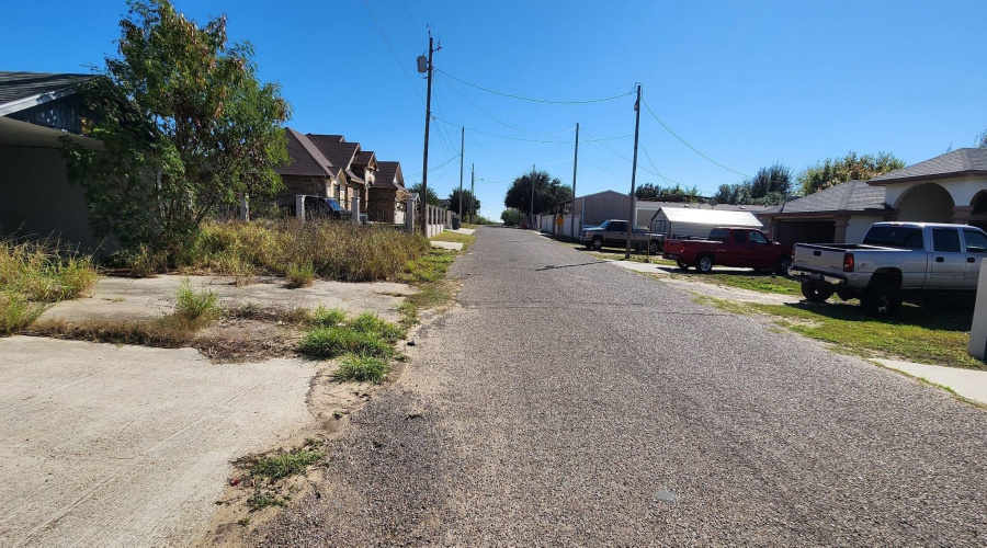 5404 Lopez Lane, Zapata, Texas 78076, 2 Bedrooms Bedrooms, 4 Rooms Rooms,2 BathroomsBathrooms,Residential,For Sale,5404 Lopez Lane,20262755