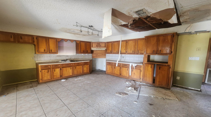 5404 Lopez Lane, Zapata, Texas 78076, 2 Bedrooms Bedrooms, 4 Rooms Rooms,2 BathroomsBathrooms,Residential,For Sale,5404 Lopez Lane,20262755