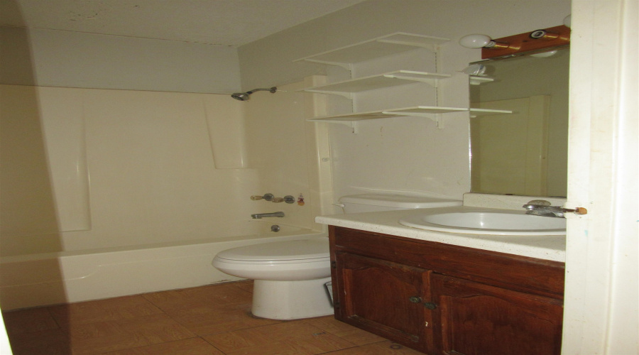 5302 Springfield Ave, Laredo, Texas 78041, 2 Bedrooms Bedrooms, 5 Rooms Rooms,1 BathroomBathrooms,Residential,For Rent,5302 Springfield Ave,20262757