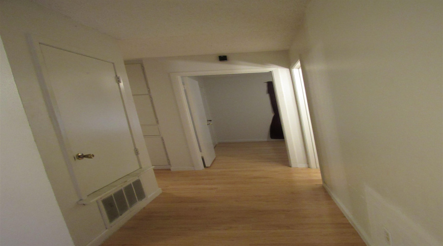 5302 Springfield Ave, Laredo, Texas 78041, 2 Bedrooms Bedrooms, 5 Rooms Rooms,1 BathroomBathrooms,Residential,For Rent,5302 Springfield Ave,20262757